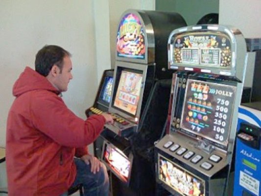 Proiect: Păcănelele să funcţioneze doar în cazinouri şi agenţii Loto